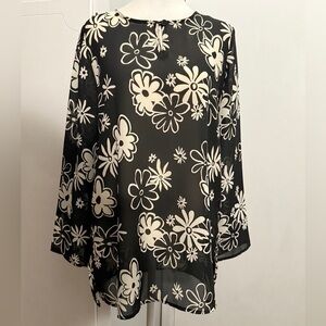 #8)  Kathy Ireland floral print slightly sheer top Medium